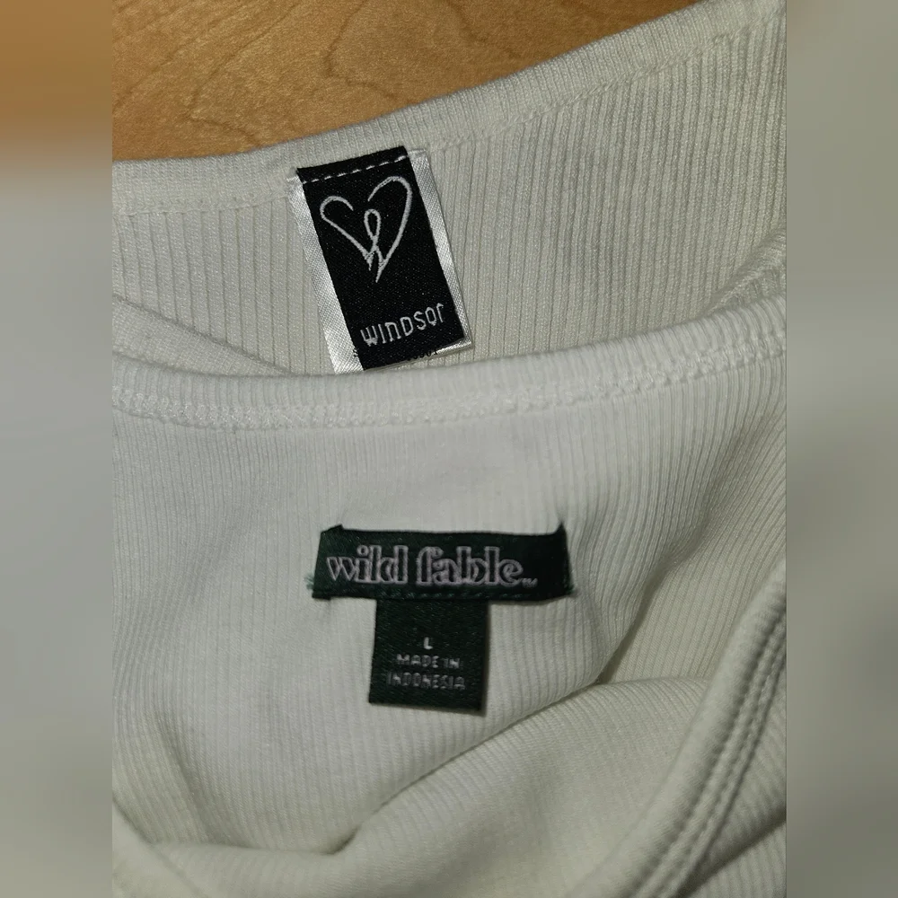 2PC White Ribbed Crops - Picture 2 of 2